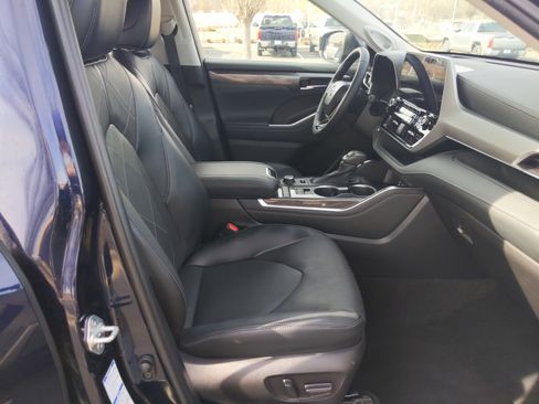 Certified 2022 Toyota Highlander Platinum image 34