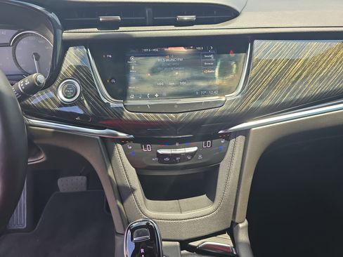 Used 2021 Cadillac XT6 Premium Luxury FWD image 21