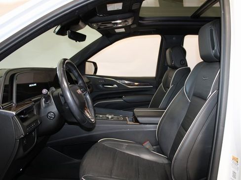 Certified 2023 Cadillac Escalade Premium Luxury image 5