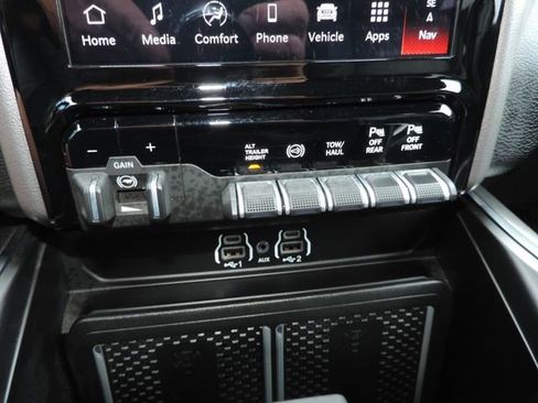 Used 2026 RAM 3500 Laramie w/ Towing Technology Group AWD/4WD image 29