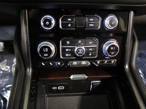 Used 2023 GMC Yukon Denali Ultimate image 36