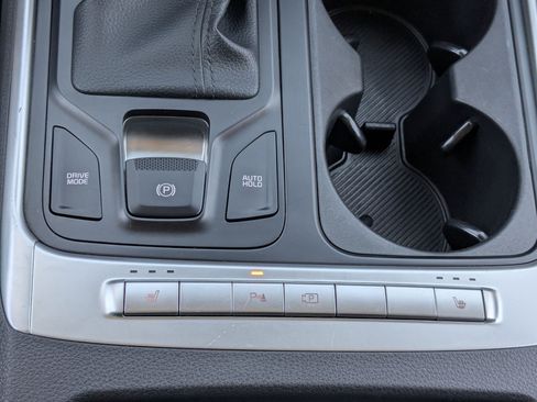 Used 2025 Kia Carnival FWD image 29