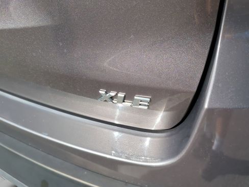 Used 2019 Toyota Highlander XLE FWD image 30