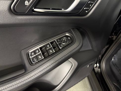 Certified 2026 Porsche Macan AWD/4WD image 21