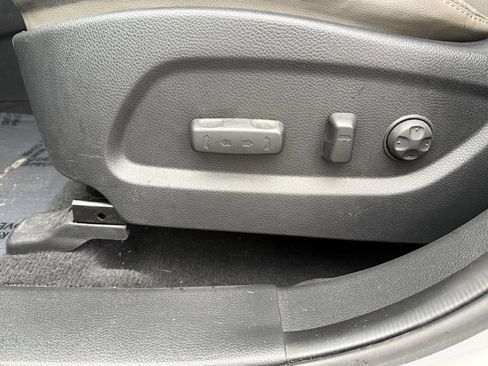 Used 2014 Hyundai Santa Fe Limited w/ Ultimate Package 07 image 32