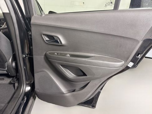 Used 2019 Chevrolet Trax LS FWD image 26