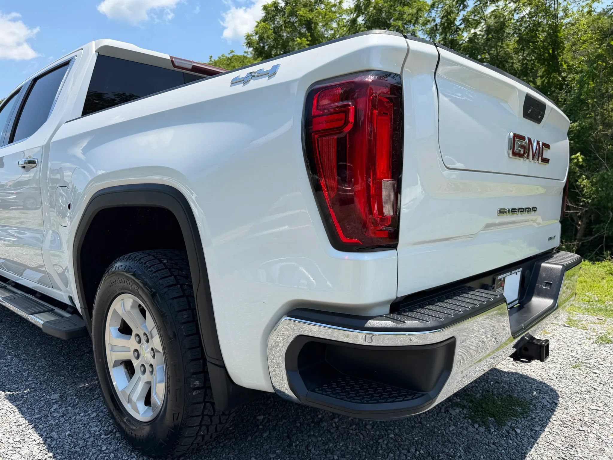 Used 2019 GMC Sierra 1500 SLT w/ SLT Premium Package AWD/4WD image 12