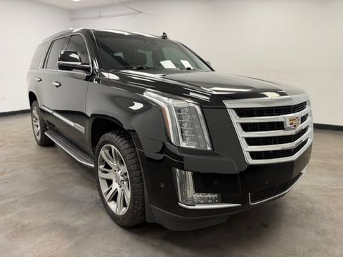 Used 2017 Cadillac Escalade Luxury AWD/4WD image 13