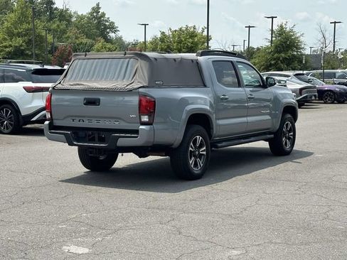 Used 2018 Toyota Tacoma TRD Sport AWD/4WD image 2