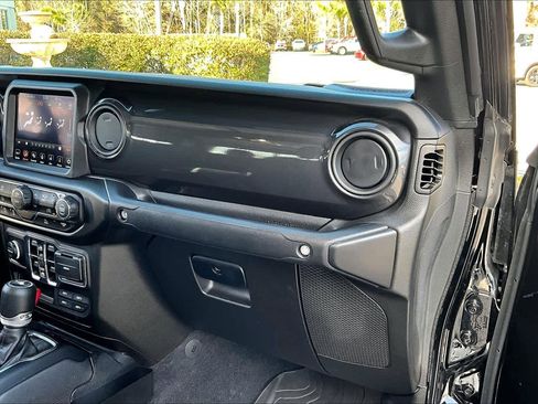 Used 2022 Jeep Gladiator Sport image 17