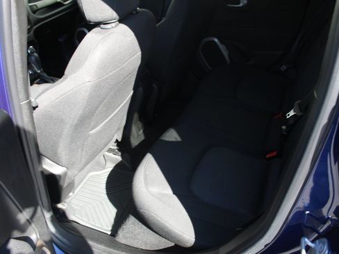 Used 2017 Jeep Renegade Latitude image 7