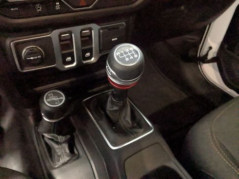 Certified 2026 Jeep Wrangler Sport AWD/4WD image 17