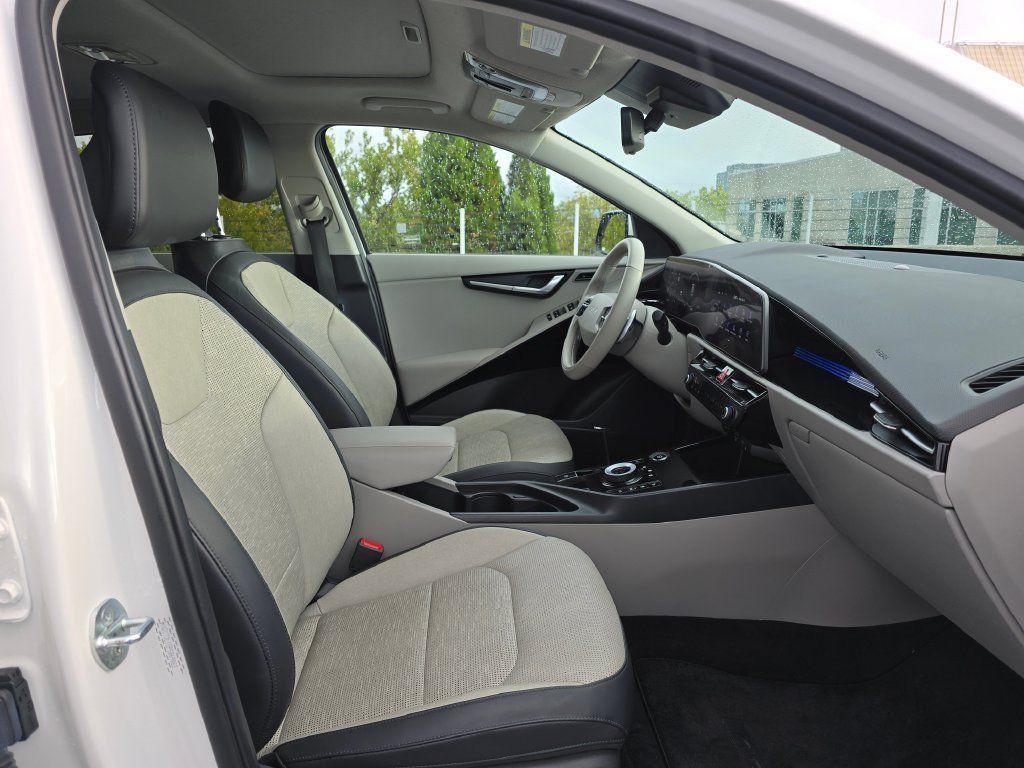 Certified 2023 Kia Niro Wave w/ Wave Preserve Package FWD image 12