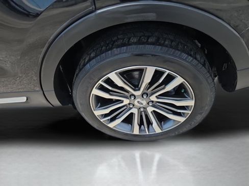 Used 2018 Ford Explorer Platinum AWD/4WD image 34