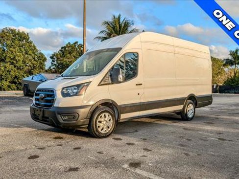 Used 2022 Ford E-Transit 148 High Roof Extended image 2