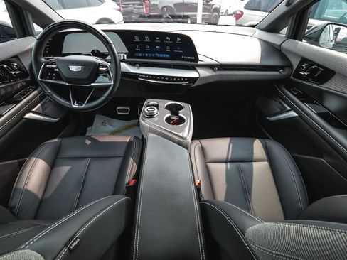 Used 2025 Cadillac Optiq Luxury 1 AWD/4WD image 40