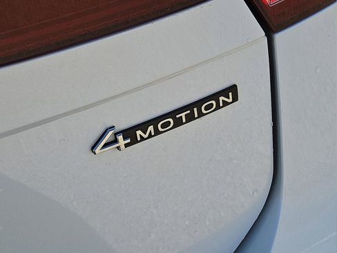 Used 2023 Volkswagen Tiguan SE image 12