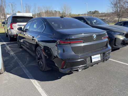 Certified 2025 BMW 760i xDrive w/ Executive Package image 19