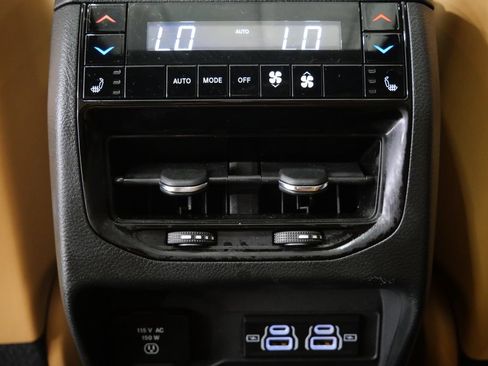 Used 2024 Jeep Grand Cherokee Summit w/ Luxury Tech Group V AWD/4WD image 28