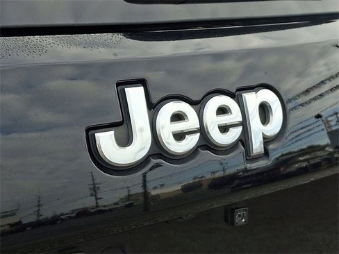 Used 2018 Jeep Grand Cherokee Summit image 31