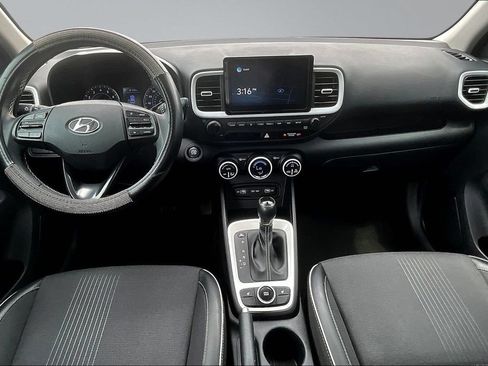 Used 2022 Hyundai Venue Limited FWD image 8