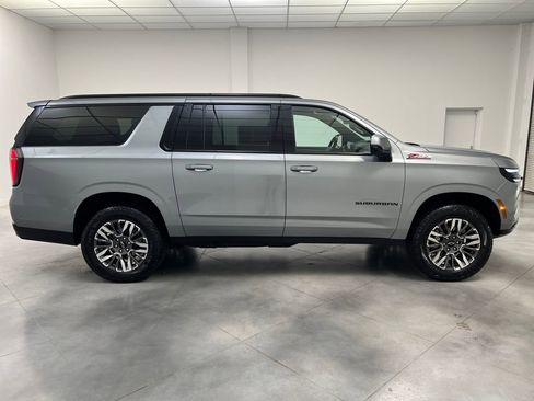 Used 2025 Chevrolet Suburban Z71 AWD/4WD image 8