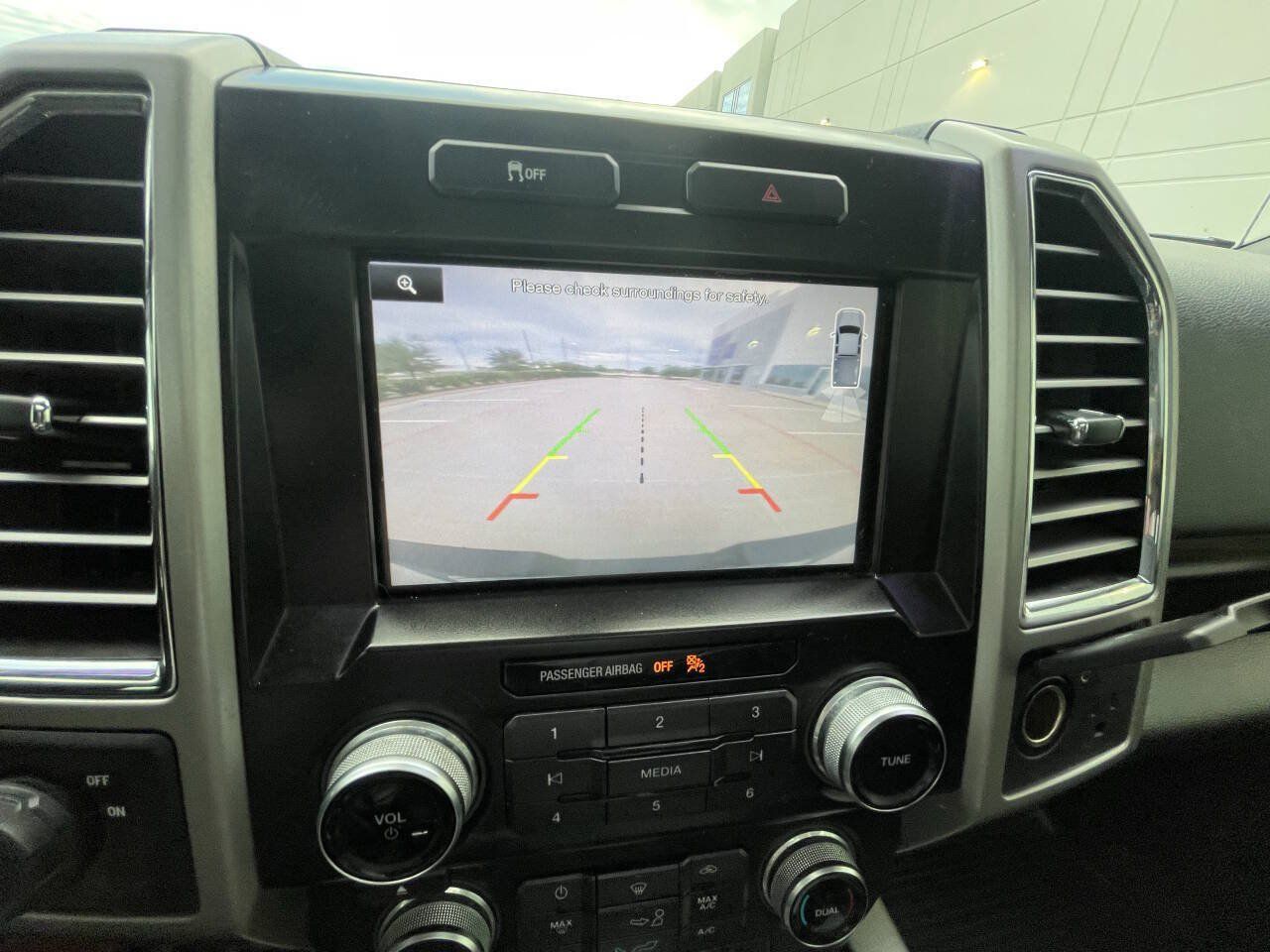 Used 2015 Ford F150 Lariat w/ Equipment Group 502A Luxury RWD image 20