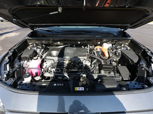Used 2022 Toyota RAV4 XLE Premium AWD/4WD image 20