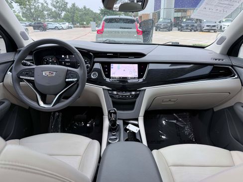 Used 2022 Cadillac XT6 Premium Luxury w/ Technology Package FWD image 18