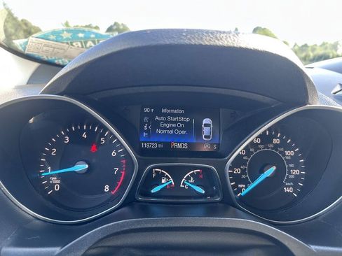 Used 2017 Ford Escape SE w/ Equipment Group 201A FWD image 14