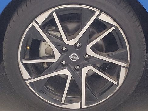 Used 2025 Nissan Sentra SR FWD image 31