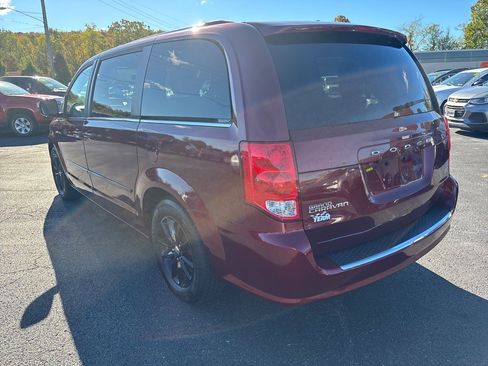 Used 2017 Dodge Grand Caravan SXT image 5