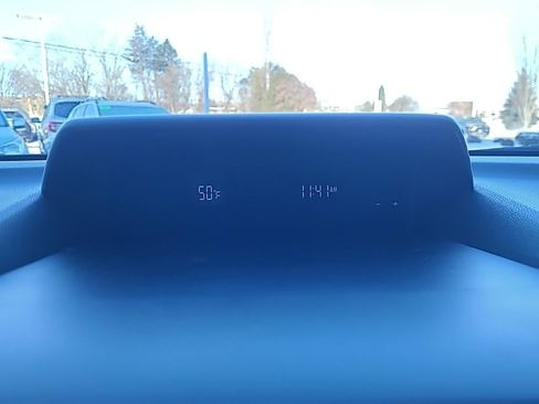 Used 2022 Subaru Forester Base image 23