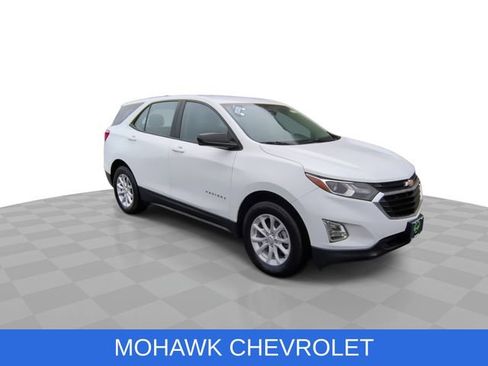 Used 2021 Chevrolet Equinox LS AWD/4WD image 2