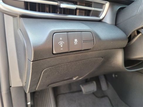 New 2025 Hyundai Elantra SEL image 16