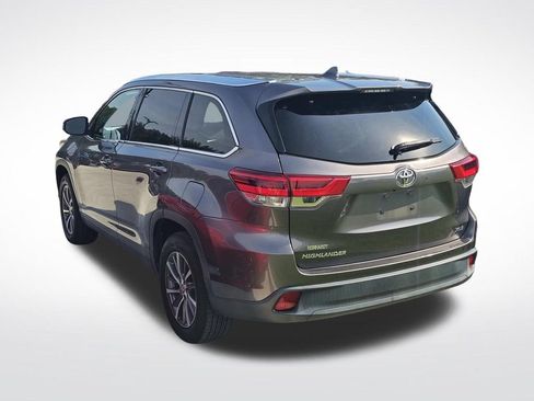 Used 2019 Toyota Highlander XLE FWD image 13