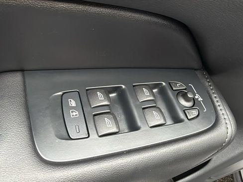 Certified 2025 Volvo XC60 B5 Plus image 15