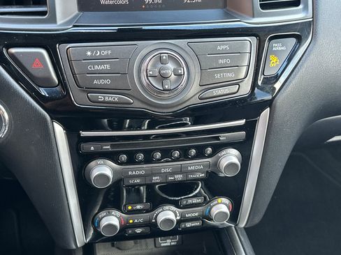 Used 2018 Nissan Pathfinder SV image 28