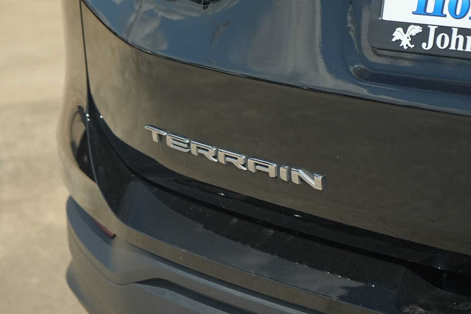Used 2024 GMC Terrain SLE w/ Driver Convenience Package FWD image 8