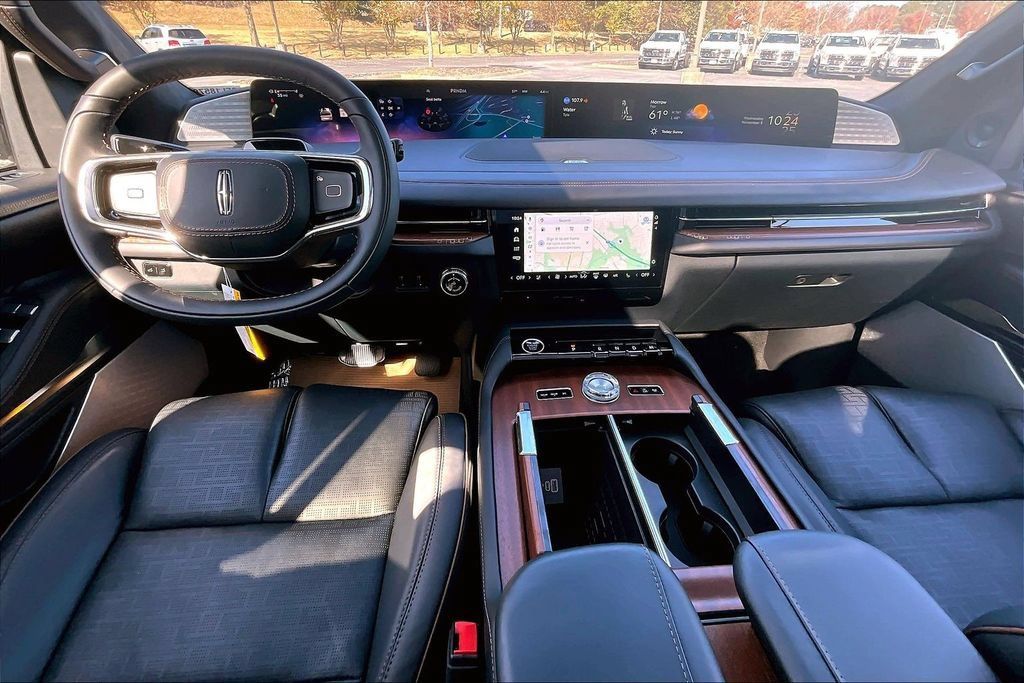 New 2025 Lincoln Navigator Black Label AWD/4WD image 5