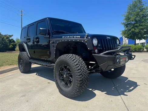 Used 2018 Jeep Wrangler Unlimited Rubicon w/ Connectivity Group AWD/4WD image 10