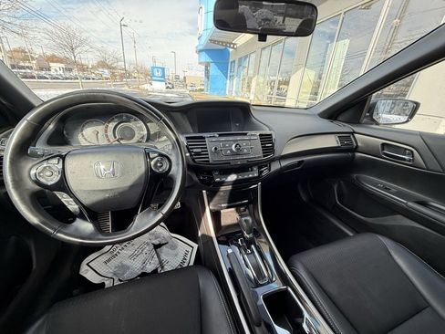 Used 2017 Honda Accord Sport image 6