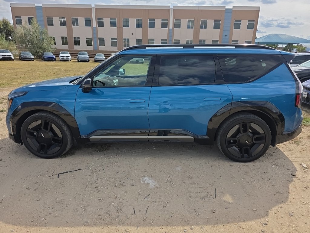 Certified 2024 Kia EV9 GT-Line AWD/4WD image 2