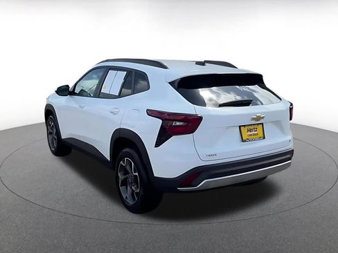Used 2025 Chevrolet Trax LT FWD image 4