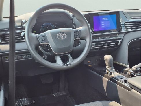 Used 2025 Toyota Camry LE FWD image 11