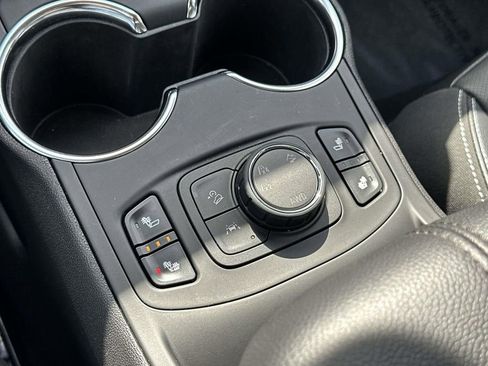 Used 2024 GMC Terrain SLT w/ Elevation Edition image 29