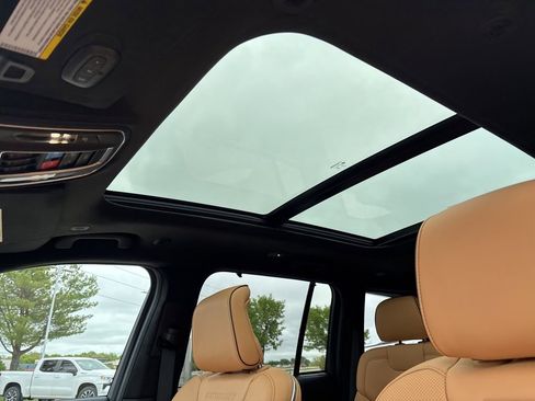 New 2026 Jeep Grand Cherokee Summit AWD/4WD image 2