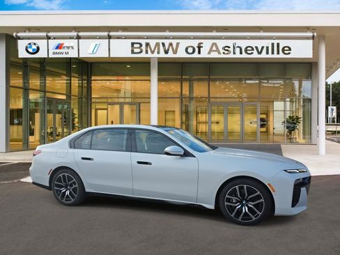 Used 2024 BMW 740i image 1