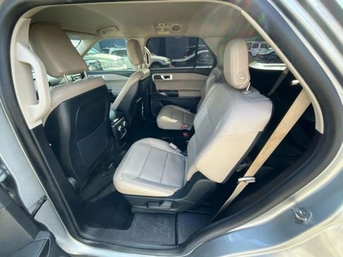 Used 2020 Ford Explorer XLT w/ Equipment Group 202A RWD image 6