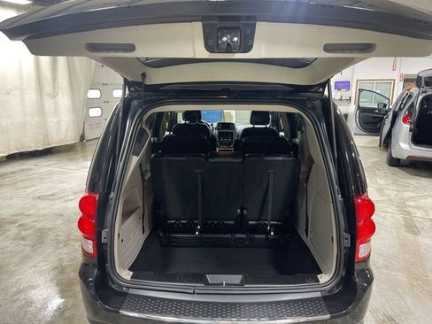 Certified 2018 Dodge Grand Caravan SXT image 23